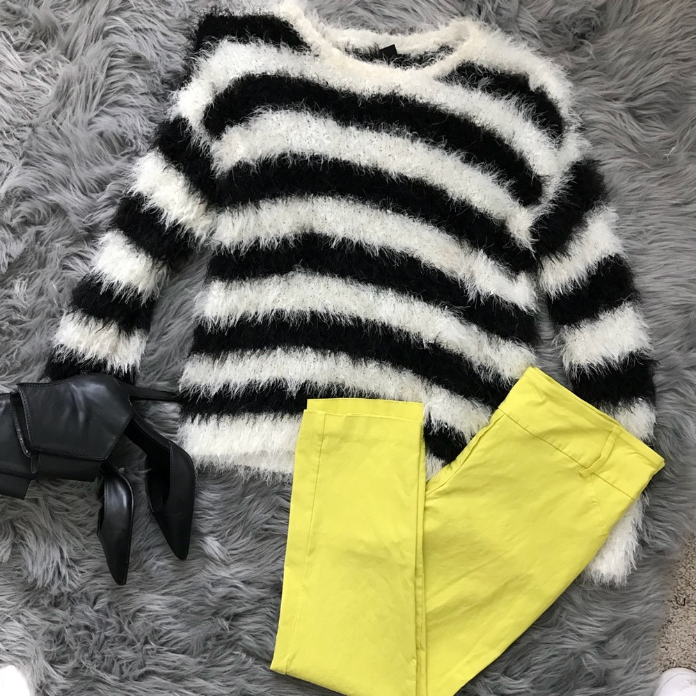 H&M black and cream fuzzy sweater size Medium